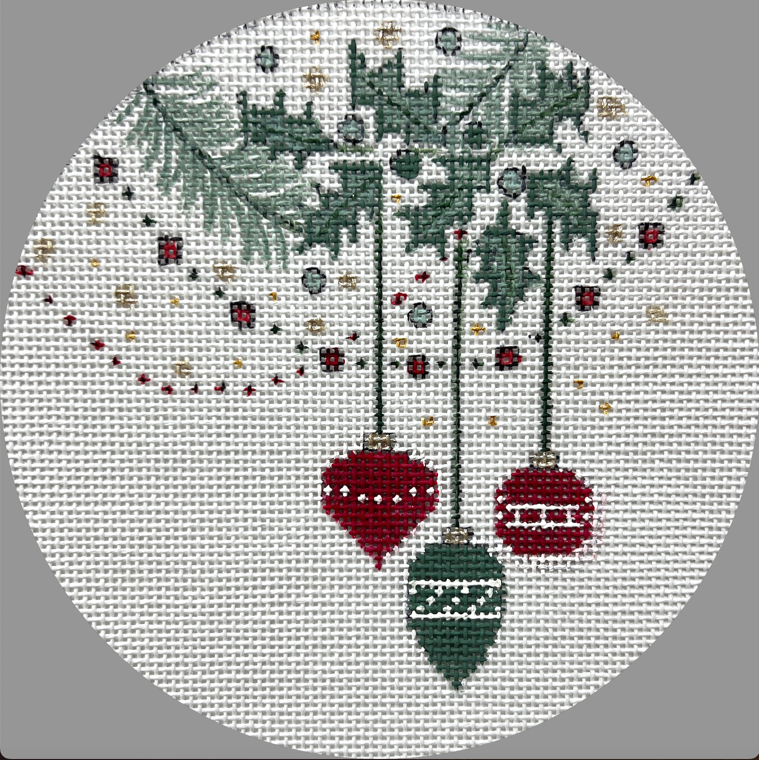 Alice Peterson x619 Garland with Ornaments