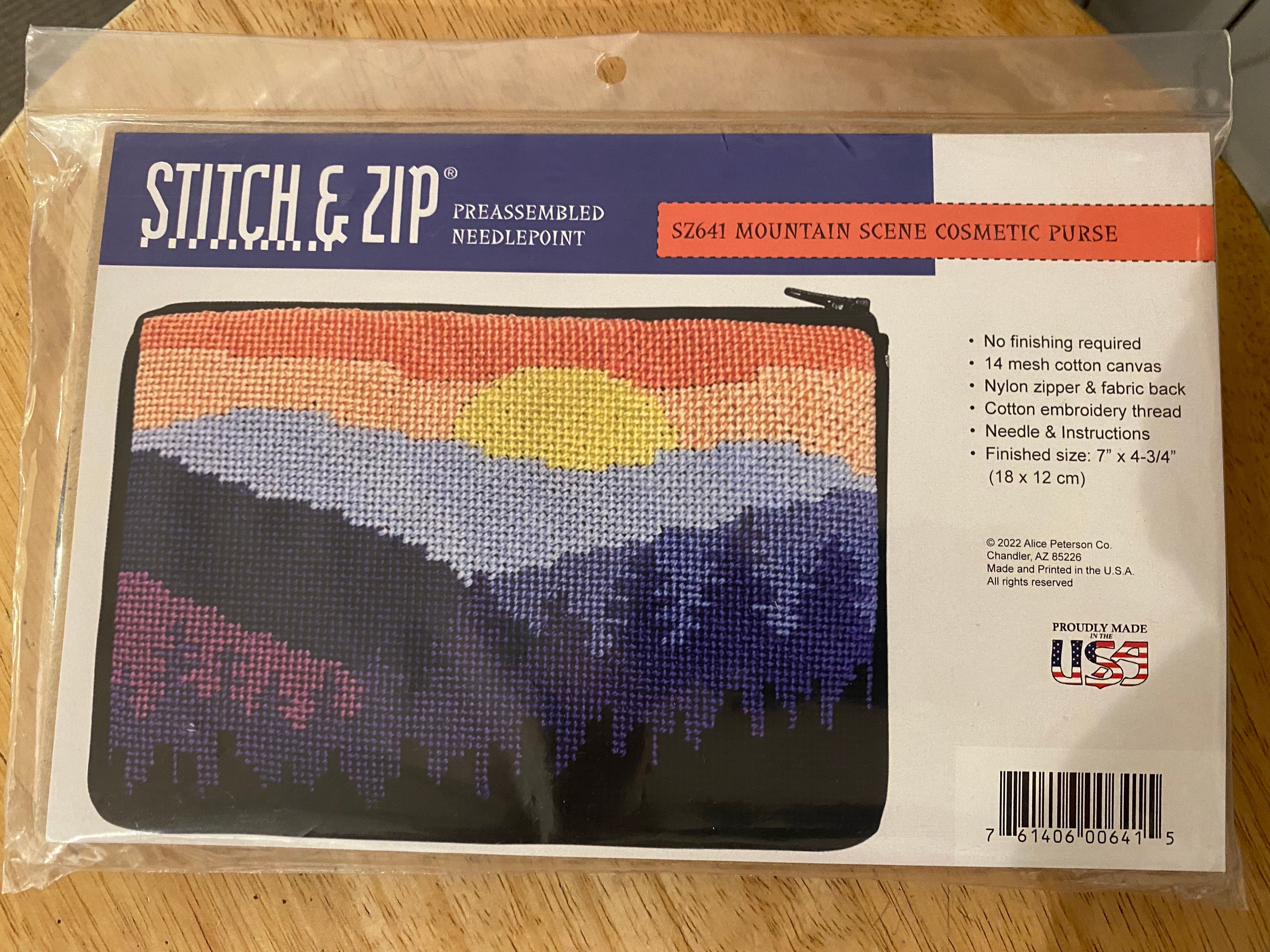 Stitch &amp; zip SZ641 Mountain Scene Purse/Cosmetic Case
