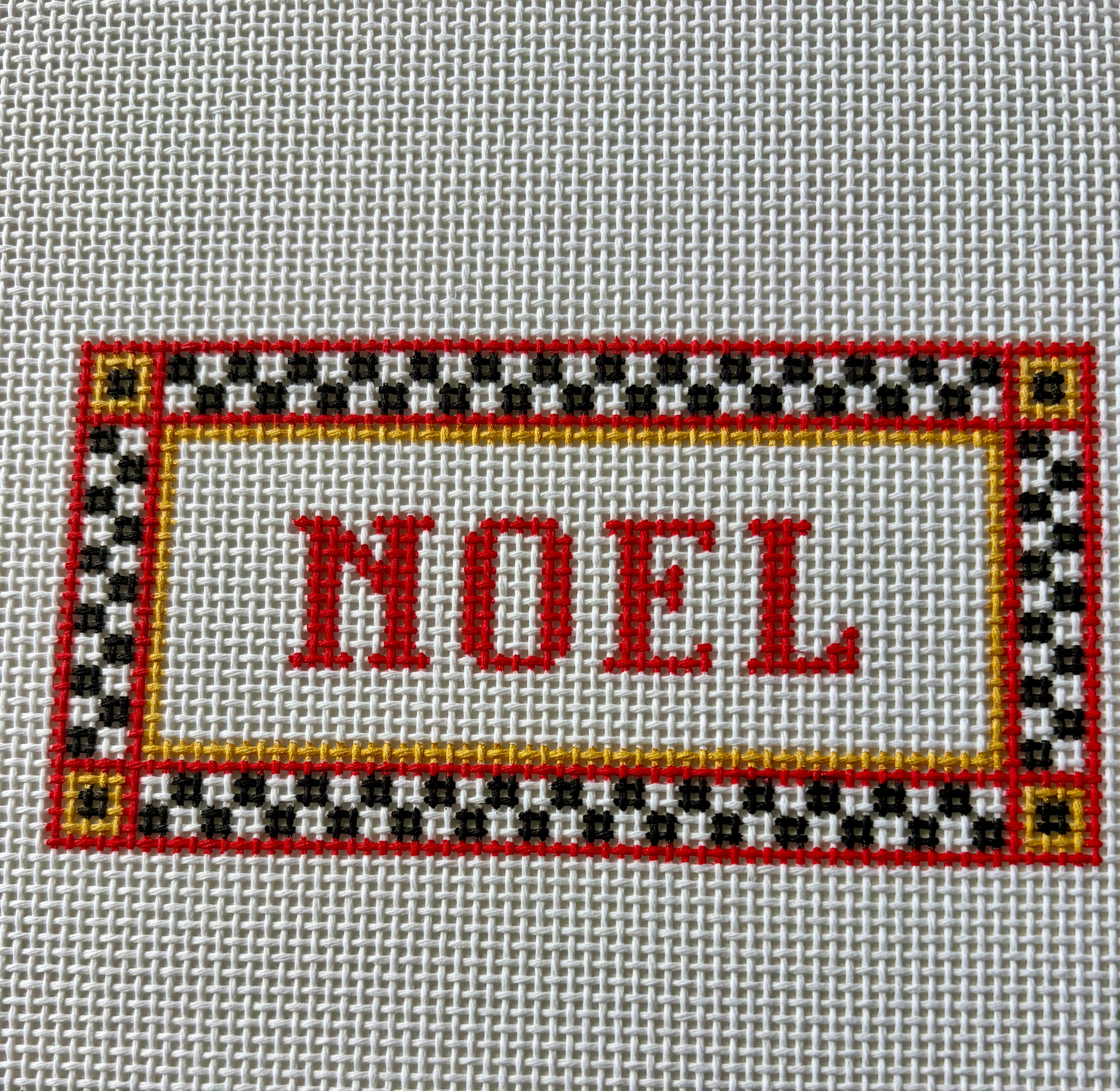 Mopsey Designs MD GHN-58.03 Checkered NOEL