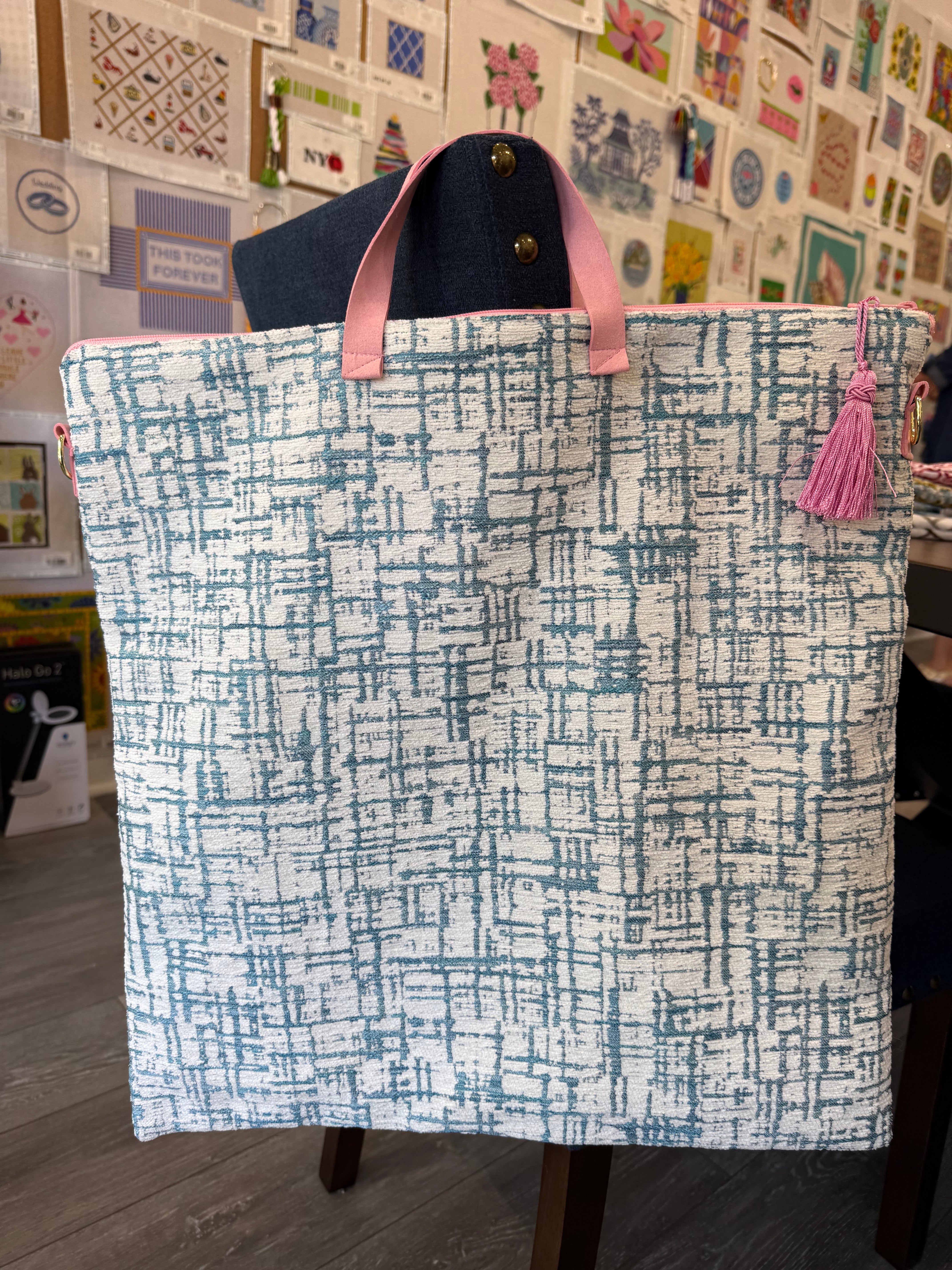 Colors of Praise PB003 - Blue Maze Project Bag