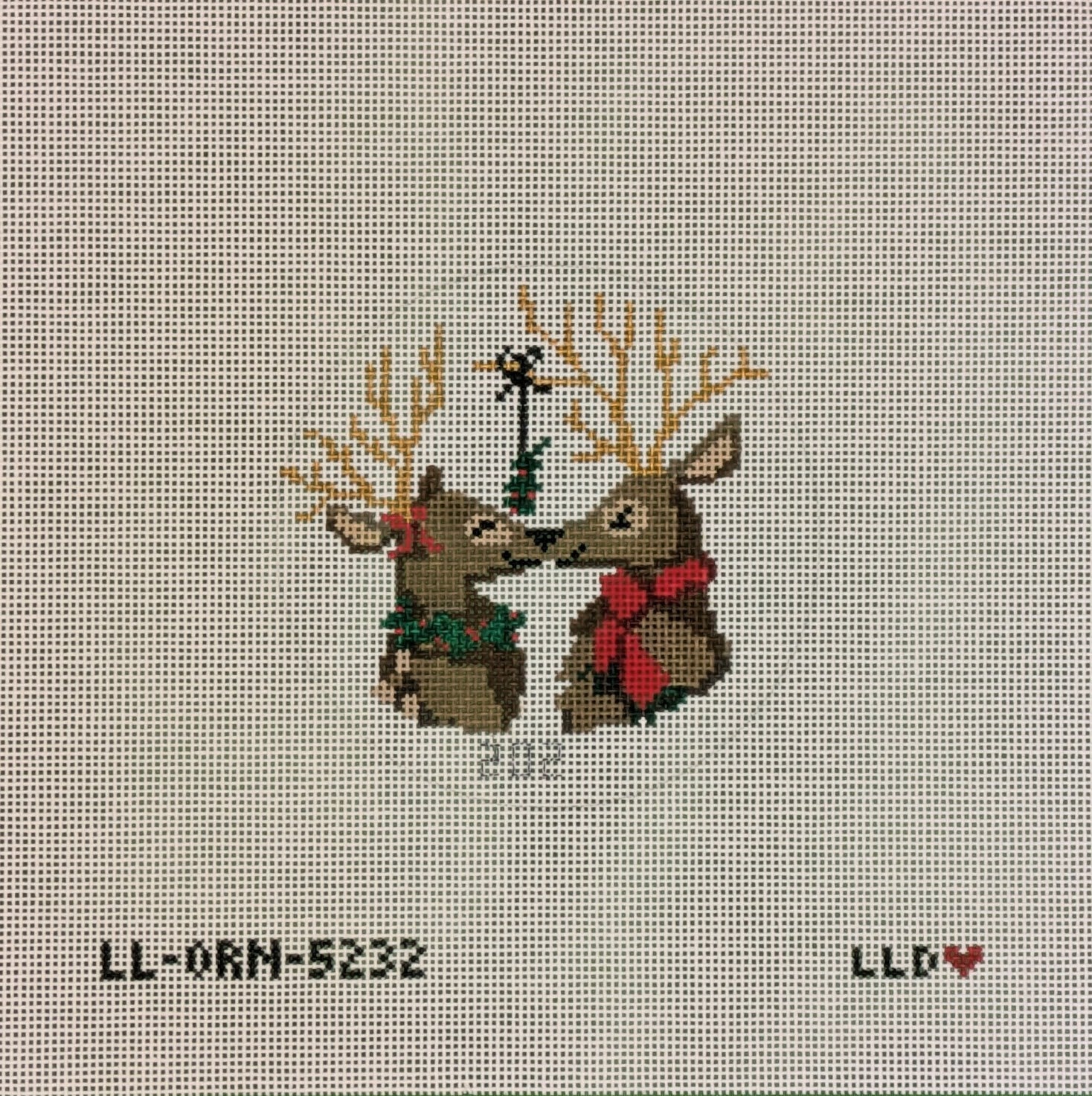 Laura Love LL-ORN-5232 Kissing Reindeer Round
