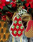 Kelly Clark KCN-1411 Wintergreens on Red Anjou Pear with Stitch Guide