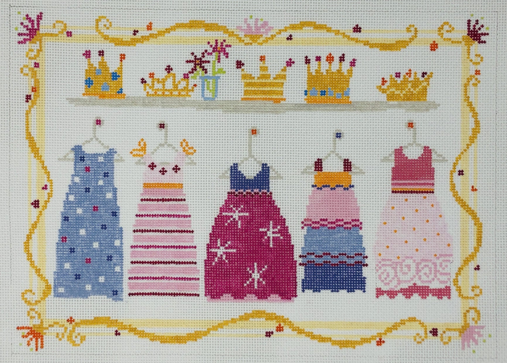 Pippin PET-070 Dresses and Crowns